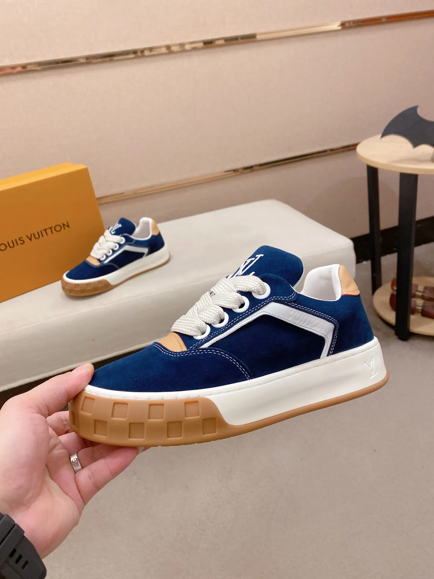 Factory price: 480💰 LV 🫏The colorful interpretation of BUTTERSOFT sneakers combines sheepskin, The colorful interpretation of LV BUTTERSOFT sneakers combines sheepskin and calfskin for a super soft feel. Designed by Pharrell Williams, this '60s-inspired shoe features a padded upper that's been crafted by Louis Vuitton craftsmen to further enhance the comfort of the leather. In addition to the LV initials, it features multiple signatures, including natural leather trim and an embossed pattern of Pharrell Williams and lobster on the side, referencing the Fall/Winter 2025 men’s show. A must-have artifact for fashionistas✅ Code number 38-44